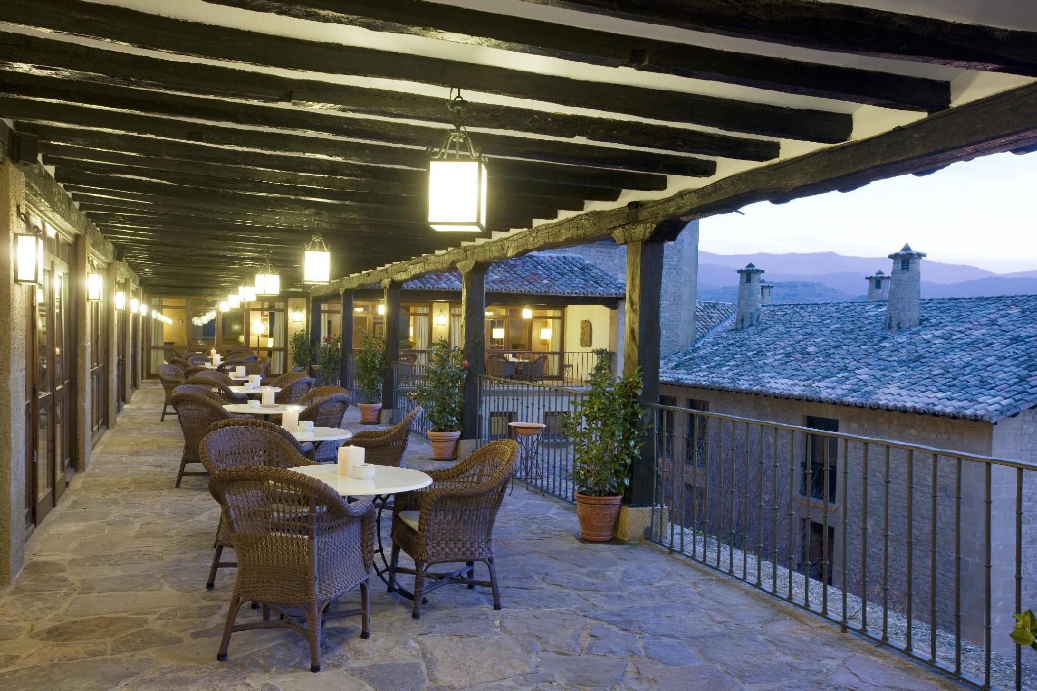 De Santiago - Reis Catolicos 5*
